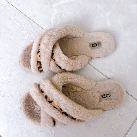90% NEW UGG SLIPPERS, SIZE 9 - Picture 2 of 5